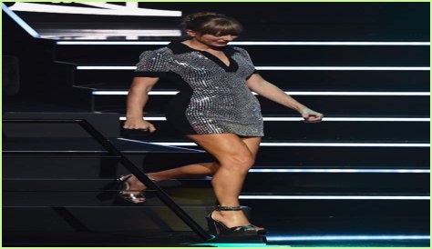 Ellie Goulding Debuts Bold Look at MTV EMAs